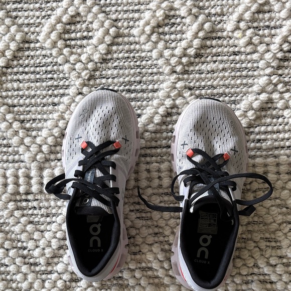On Running Women’s Gray and Black Sneakers - Picture 1 of 3
